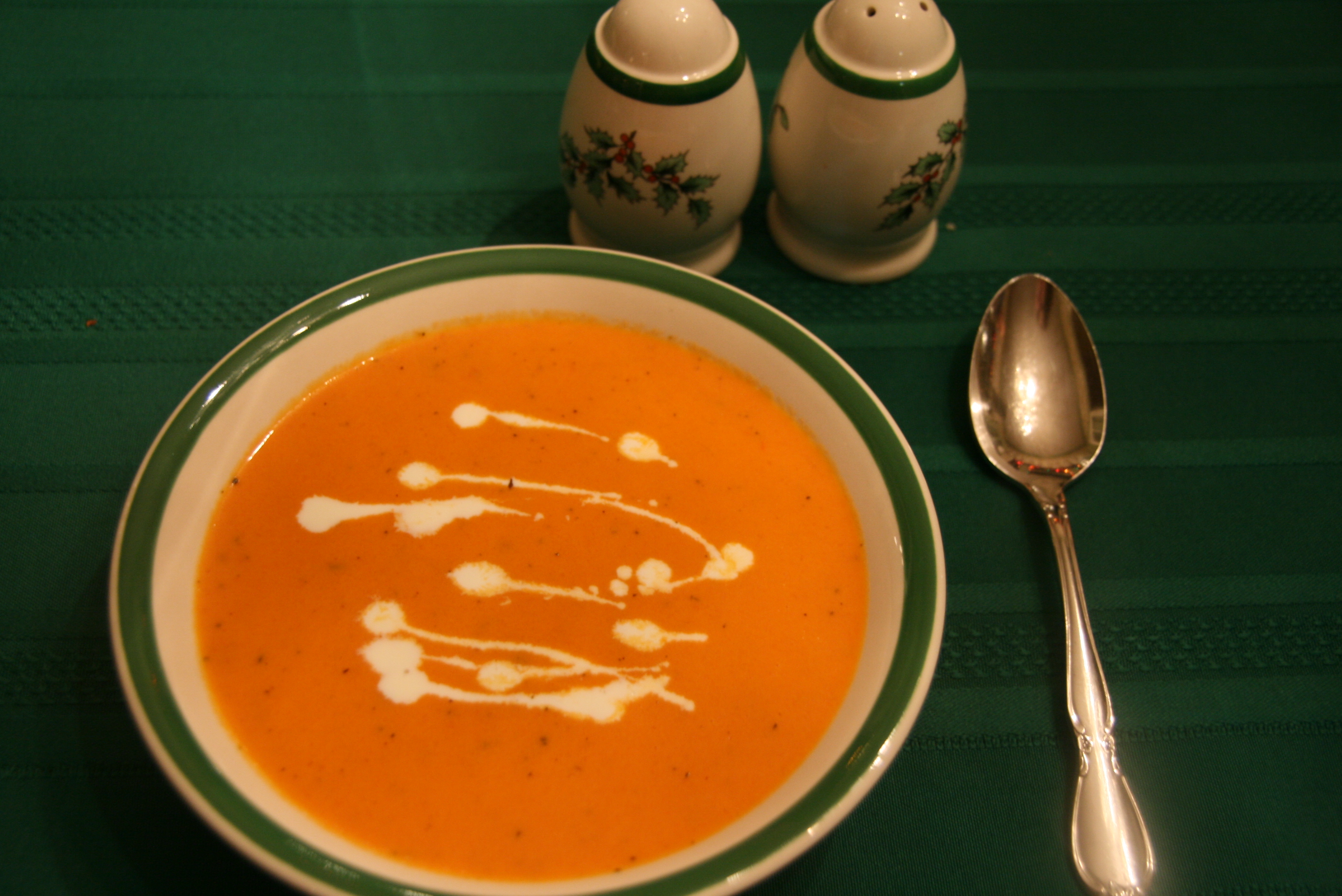 https://photos.bigoven.com/recipe/hero/elephants-deli-tomato-orange-soup.jpg