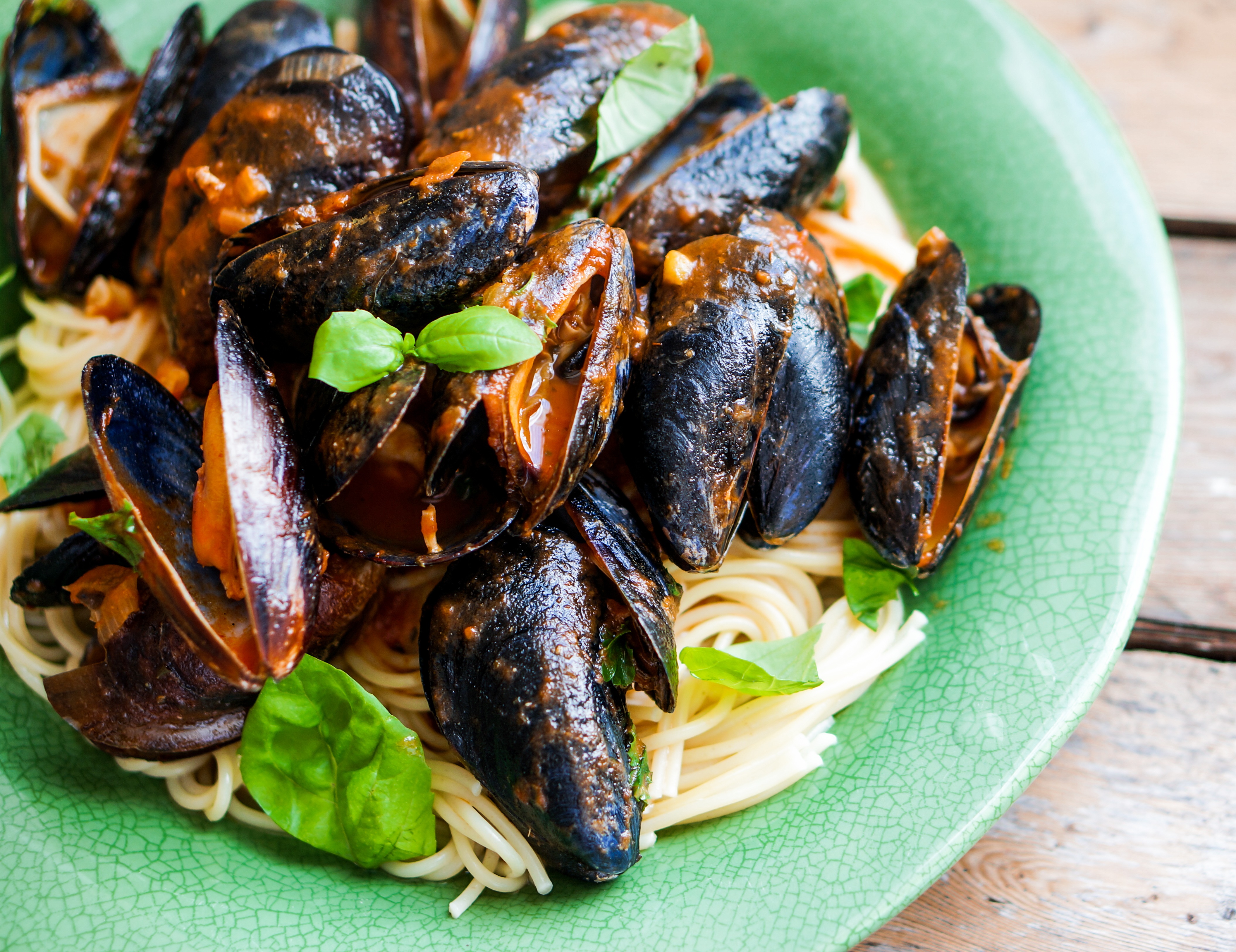 Spaghetti with Mussels and Spinach